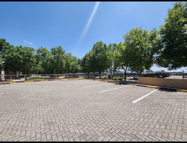 697M² OFFICE TO LET IN RANDJESPARK